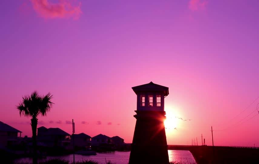 唯美夕阳下的灯塔视频素材