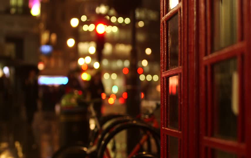 木门外的城市霓虹视频素材