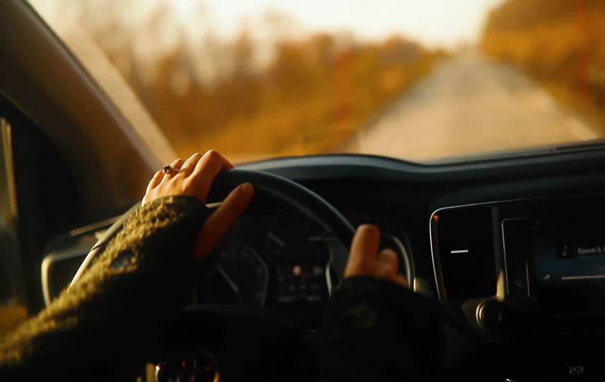 女司机开车实拍特写唯美视频素材