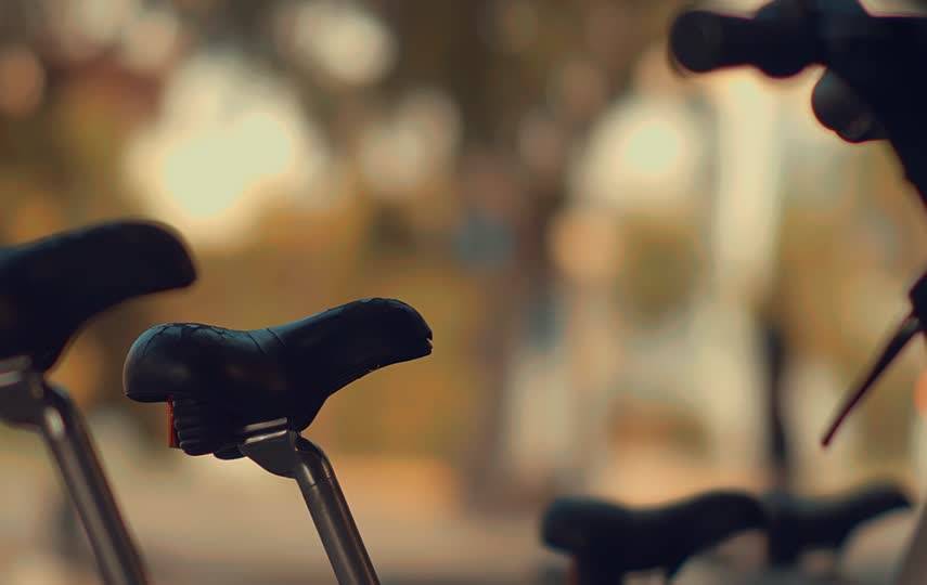 自行车特写空镜头模糊背景视频素材