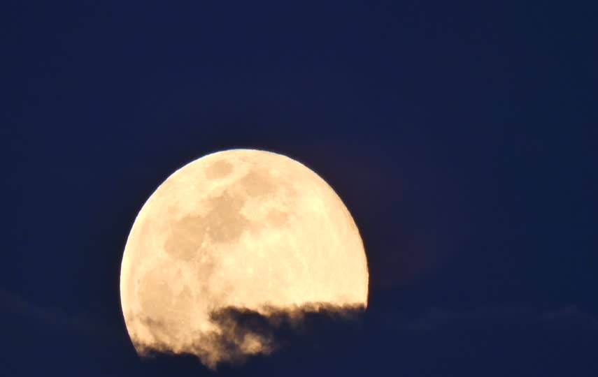 月亮月圆升起特写视频素材