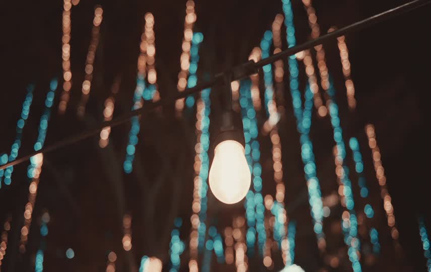 实拍灯泡意境特写视频素材