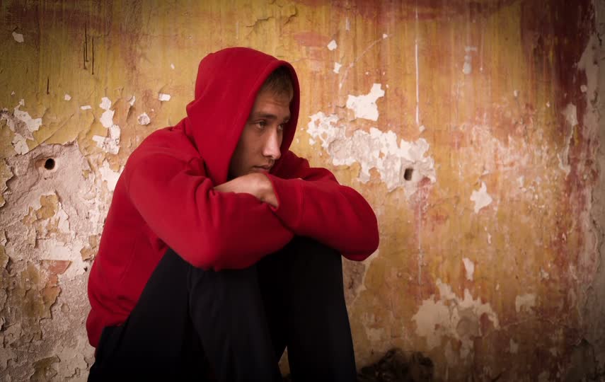 孤独伤感的年轻人短视频素材