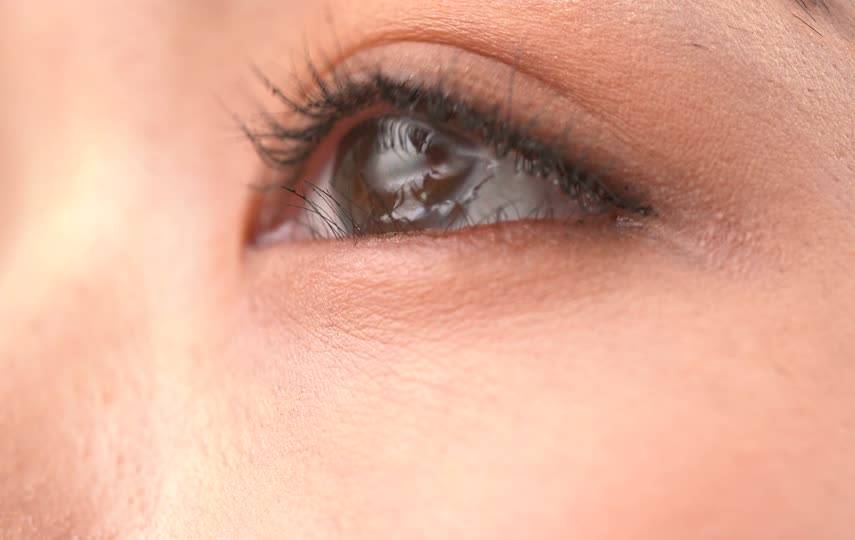 流泪的眼睛特写短视频素材