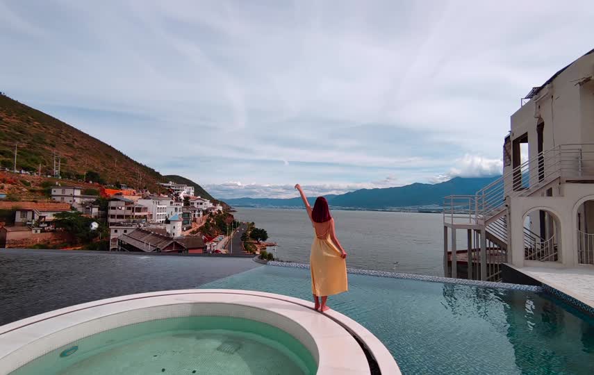 女孩度假VLOG背影情感短视频素材