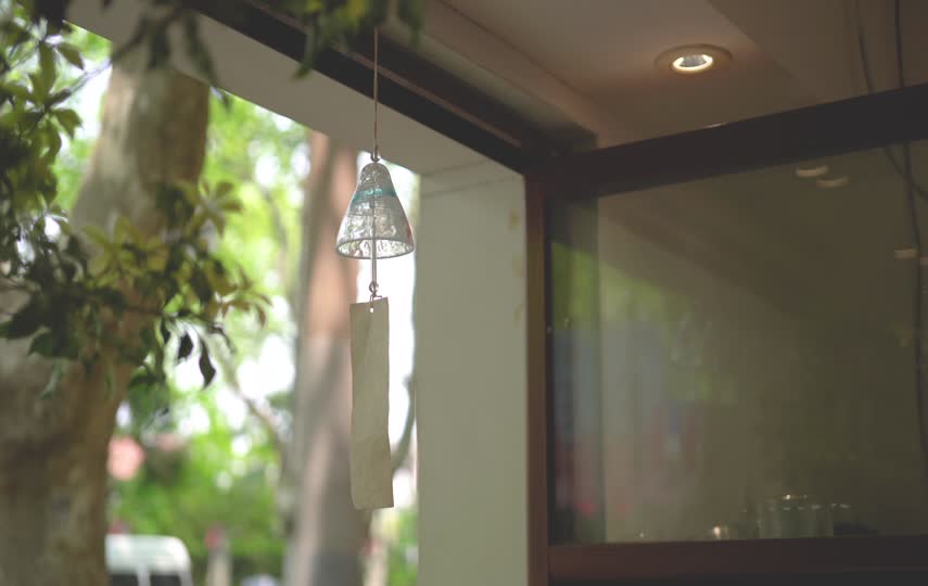 房屋里的风铃书签小清晰可爱短视频素材