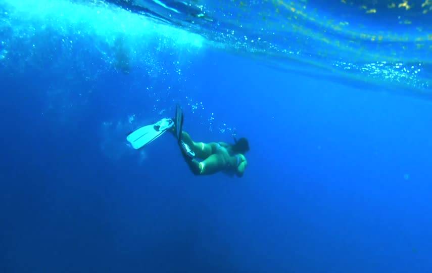 潜水的女人视频素材