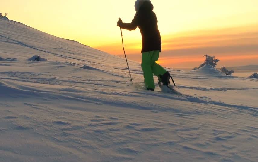 登雪山的人唯美励志视频素材