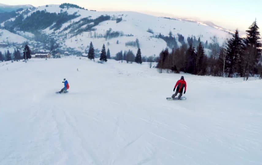 滑雪爱好者游玩视频素材